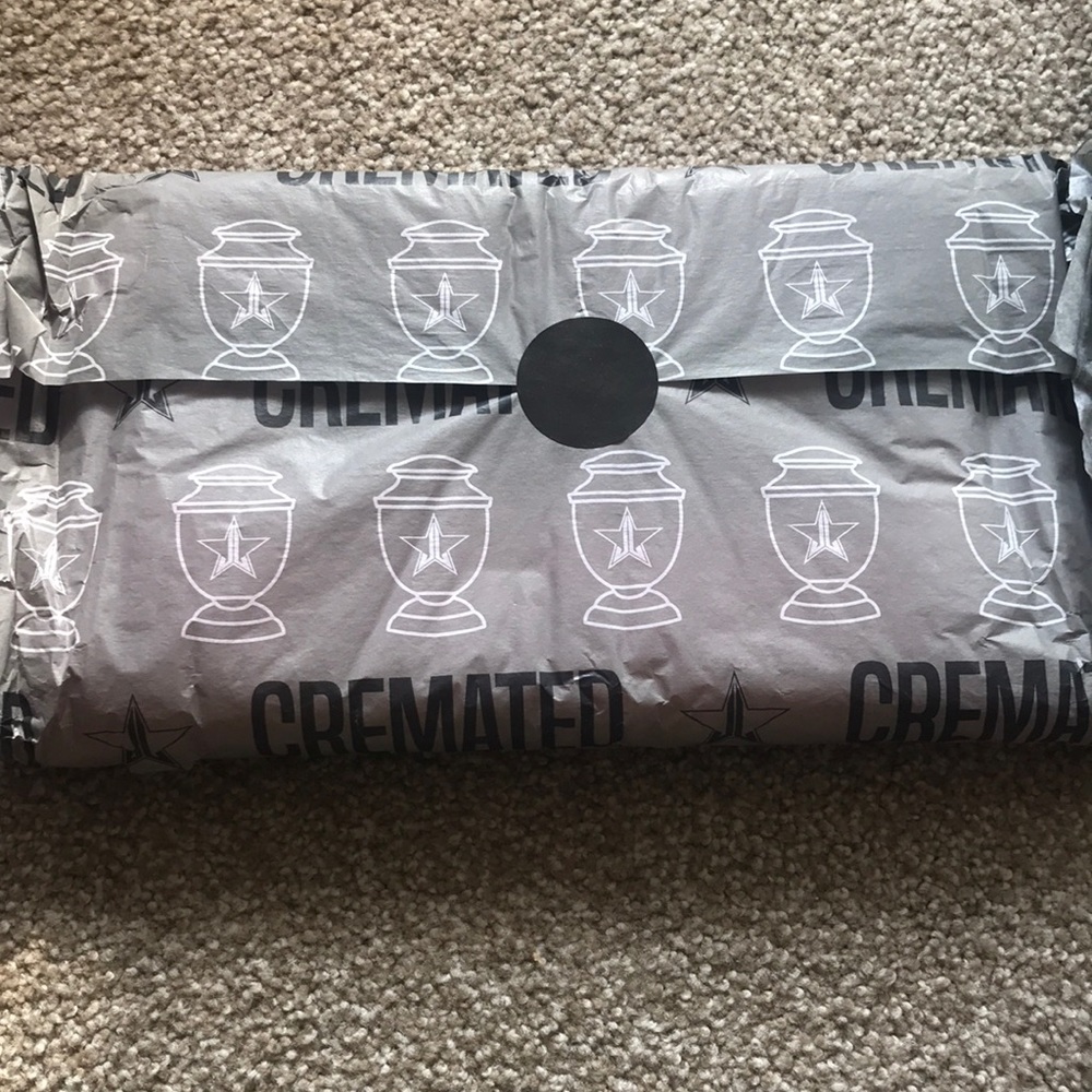 Cremated eyeshadow palette JS Cosmetics unopened